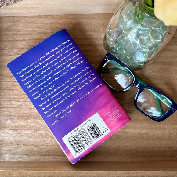 Under Currents by Nora Roberts | Romantic Suspense Paperback | Family Secrets - Picture 5 of 6